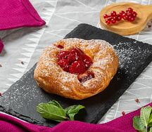 Слойка с малиной