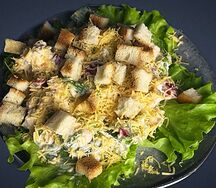 Салат Цезарь с курицей