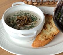 Грибной крем-суп с жареными вешенками