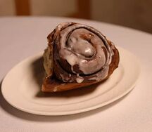 Булочка с корицей