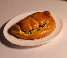 Пирожок с картофелем и грибами
