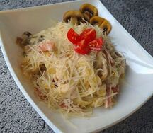 Паста с курицей и шампиньонами
