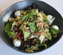 Мясной салат с жареными баклажанами