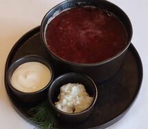 Борщ со смальцем и сметаной