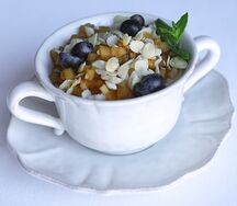 Овсяная каша с яблоком и корицей