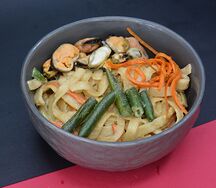 Wok с мидиями