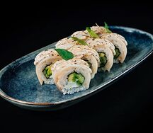 Ролл с макрелью и трюфельным айоли
