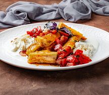 Салат из хрустящих баклажанов с томатами и Страчателлой