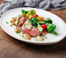 Салат из маринованного Ростбифа с соусом Чили-Айоли
