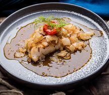 Жареный судак с луком