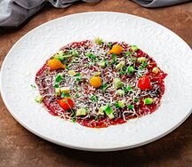 Карпаччо из бычка с Трюфельным соусом и сыром Грана Подано