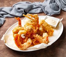 Фритто мисто из морепродуктов и соусом айоли