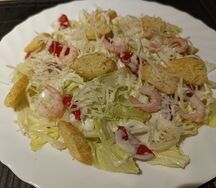 Салат Цезарь с креветками 