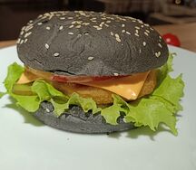 Блэк бургер с куриной котлетой 