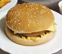 Бургер с куриной котлетой 