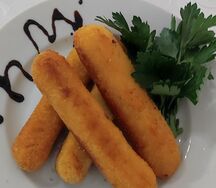 Картофельные палочки с сыром