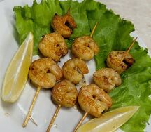 Жареные королевские креветки с чесноком