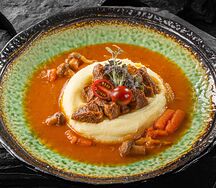 Щека бычка с томлёными овощами