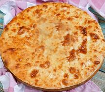 Осетинский пирог с ягодным ассорти и творогом