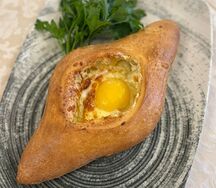 Хачапури по-аджарски с куриным яйцом