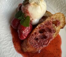 Пх Медовый тост с бурратой и клубникой