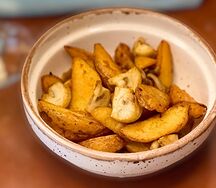 Картофель по-деревенски с грибами и луком