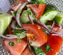 Салат с овощами по-грузински
