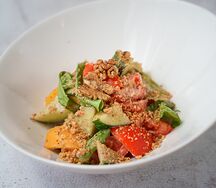 Овощной салат с орехом