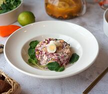 Салат с говядиной и запечённой свеклой