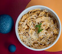 Феттуччине с куриным филе су-вид в сливочно-перечном соусе