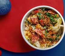Салат с колбасками и картофелем