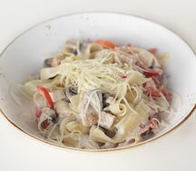 Паста с курицей и грибами