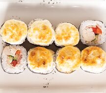 Ролл Сакама кунсей запеченный
