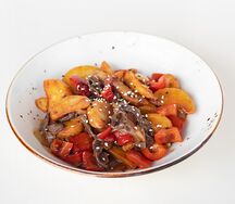 Говядина с соусом демиглас и карт дольками