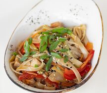 Лапша удон с курицей в соусе терияки