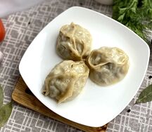 Манты с говядиной и луком со сливочным маслом