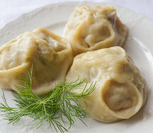 Манты с говядиной, картофелем и сливочным маслом