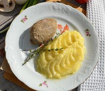 Котлеты паровые из телятины и картофельное пюре