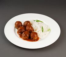 Фрикадельки с рисом и соусом черный перец