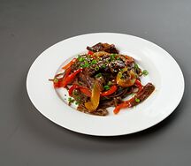 Гречневая лапша Wok с говядиной и овощами