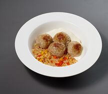 Куриные фрикадельки с рисом и овощами