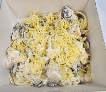 Паста с курицей и грибами