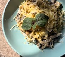 Паста с курицей и грибами