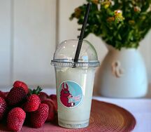 Клубничный молочный коктейль