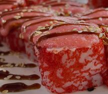 Запеченный ролл с лососем