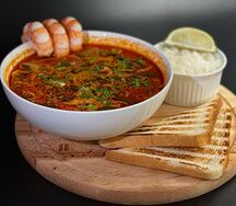 Том ям с морепродуктами