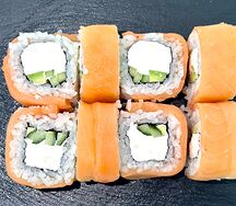 Филадельфия с огурцом и авокадо