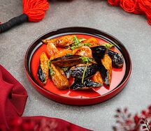 Теплый салат с баклажанами 