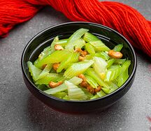 Салат из сельдерея с кешью 