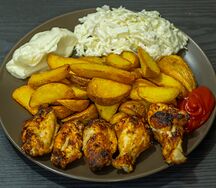 Крылышки на тарелке